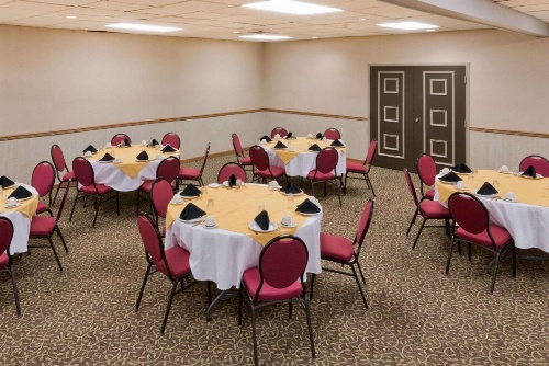 Days Inn by Wyndham Batavia Darien Lake Theme Park image 13